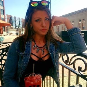 Meet your Posher, Kayla