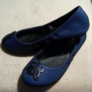 ✨R&R "Lenny" flats✨