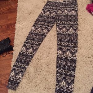 Aztec cream and white leggings