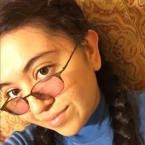 Meet your Posher, Lola