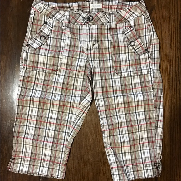 3/$18 🐾 Maurices Plaid Shorts ~ box15 - Picture 2 of 4