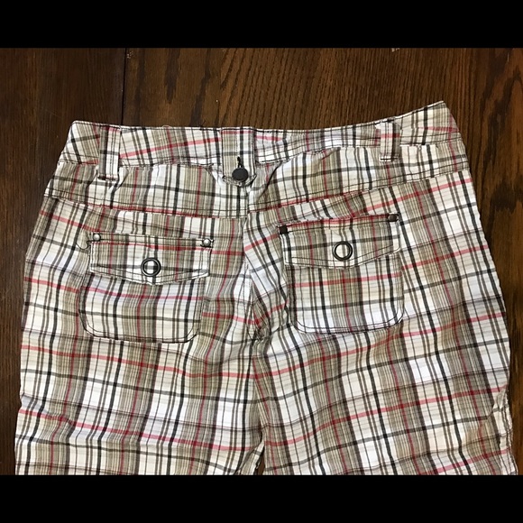3/$18 🐾 Maurices Plaid Shorts ~ box15 - Picture 3 of 4