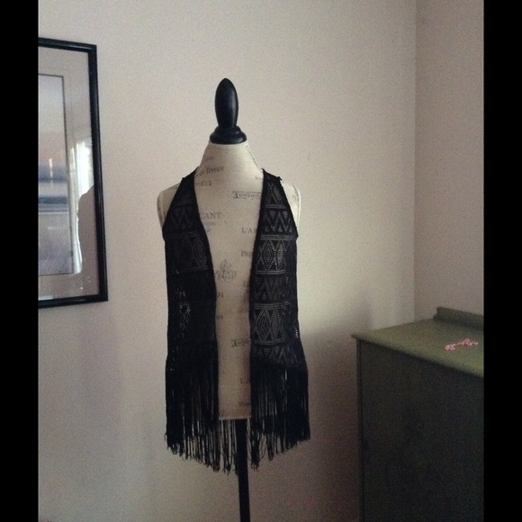 Lace vest with fringe