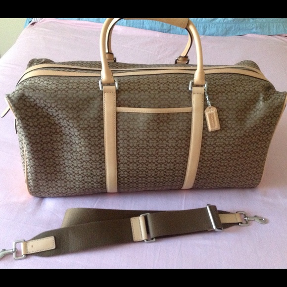 AUTHENTIC COACH DUFFLE TRAVEL BAG SIGNATURE "C"