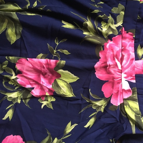 🚨FLASH SALE🚨Caged fit & flare floral dress - Picture 2 of 4