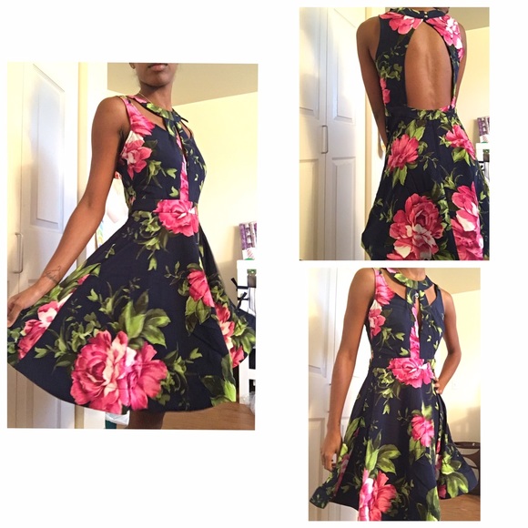 🚨FLASH SALE🚨Caged fit & flare floral dress - Picture 3 of 4