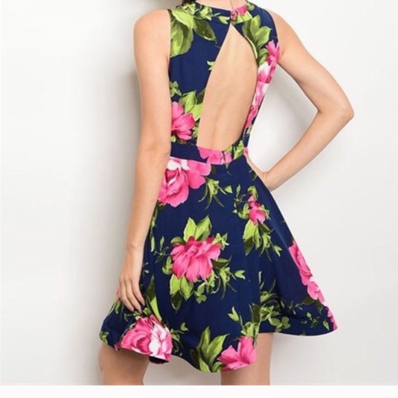 🚨FLASH SALE🚨Caged fit & flare floral dress - Picture 4 of 4