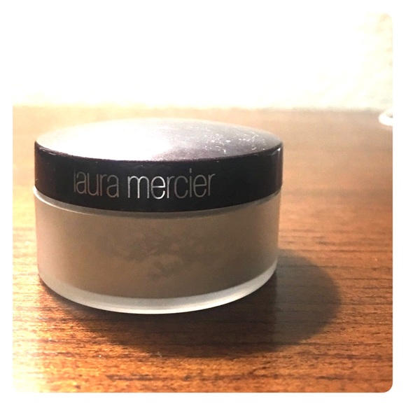 Laura Mercier powder