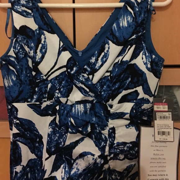Dresses - Picture 2 of 4