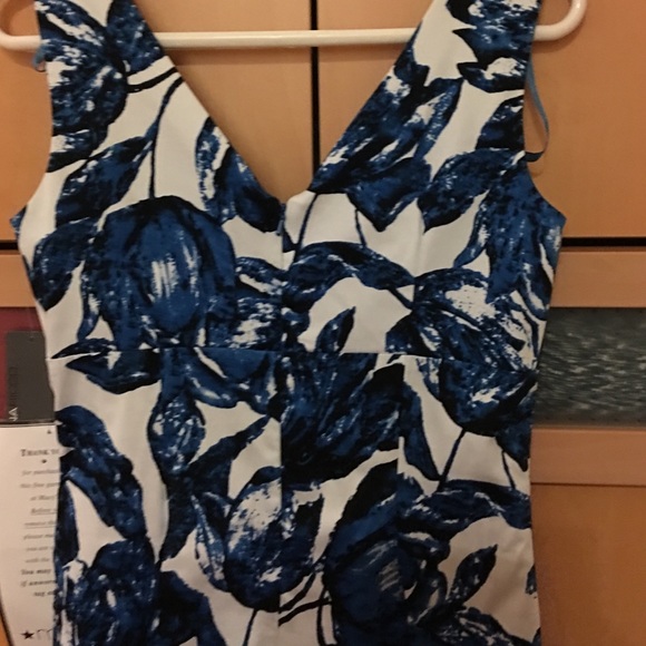 Dresses - Picture 4 of 4