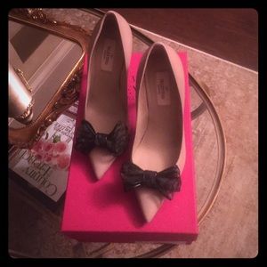 Valentino Garavani pumps with lace black bow