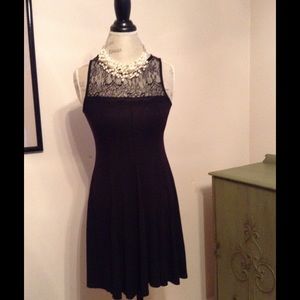 Knit dress with lace collar