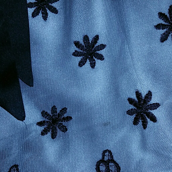 EUC Bebe  satin like dressy top. Small - Picture 3 of 4