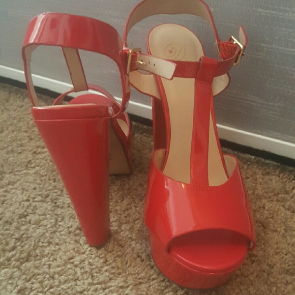 Red open toe heels - Picture 2 of 4