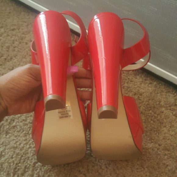 Red open toe heels - Picture 3 of 4