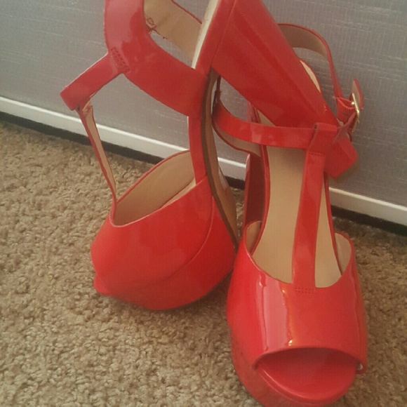 Red open toe heels - Picture 4 of 4