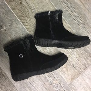 Black boots. Fur lined
