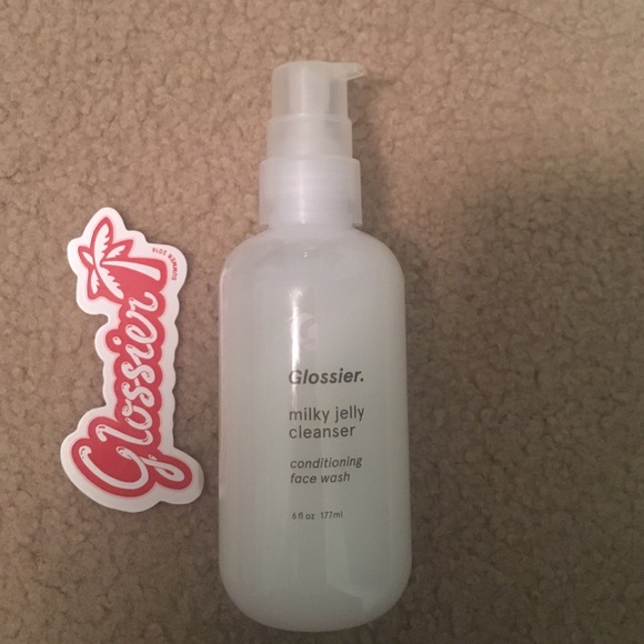 Milky jelly cleanser - Picture 2 of 2
