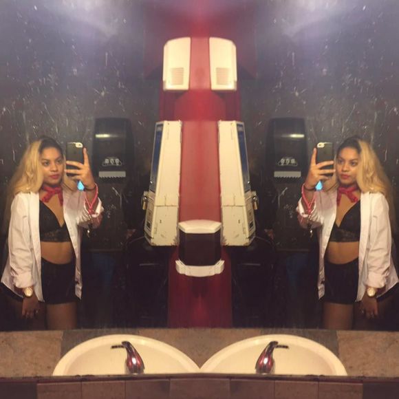 Meet your Posher, Eboni - Picture 1 of 1