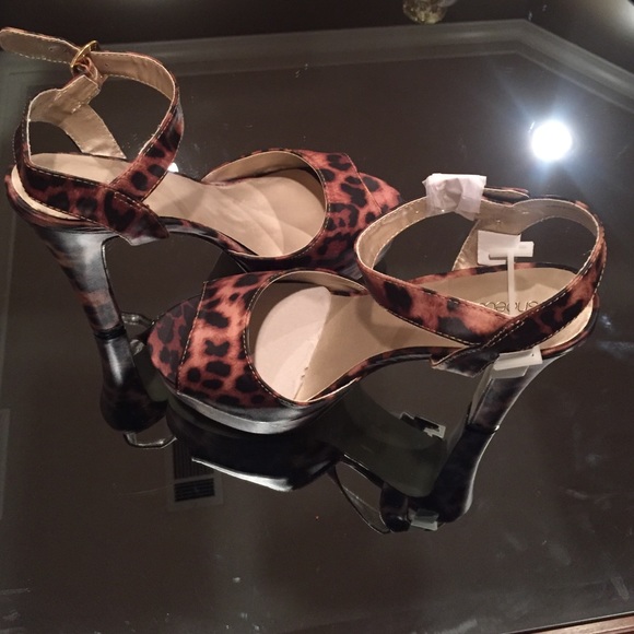 Cute Leopard Print Sandal Heels - Picture 2 of 4