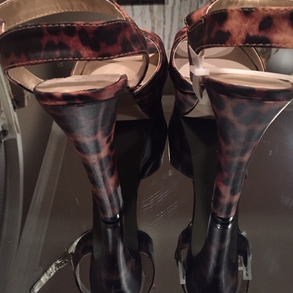 Cute Leopard Print Sandal Heels - Picture 3 of 4