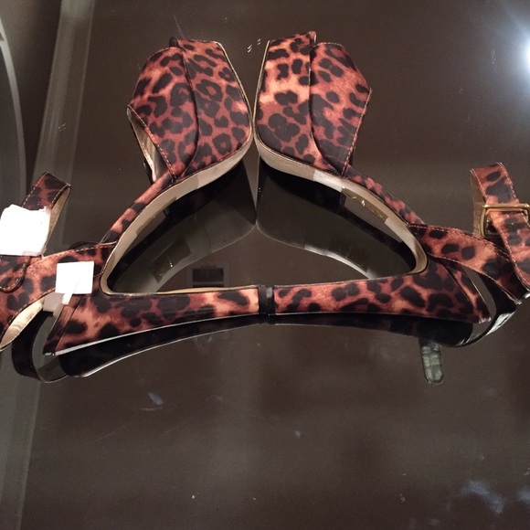 Cute Leopard Print Sandal Heels - Picture 4 of 4