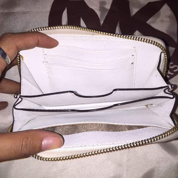 White studded Micheal Kors wallet - Picture 3 of 4