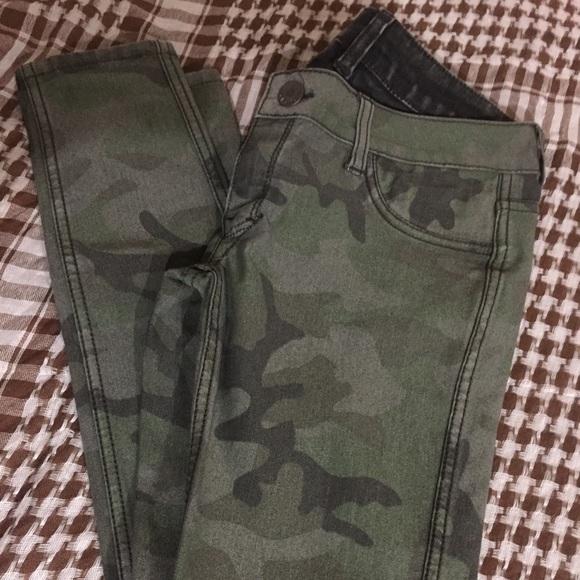 Camouflage and black reversible skinny pants. - Picture 1 of 4
