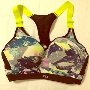 Perfect sports bra VSX Sport incredible