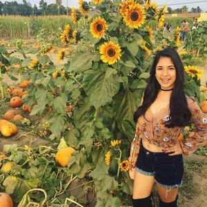 Meet your Posher, Dina