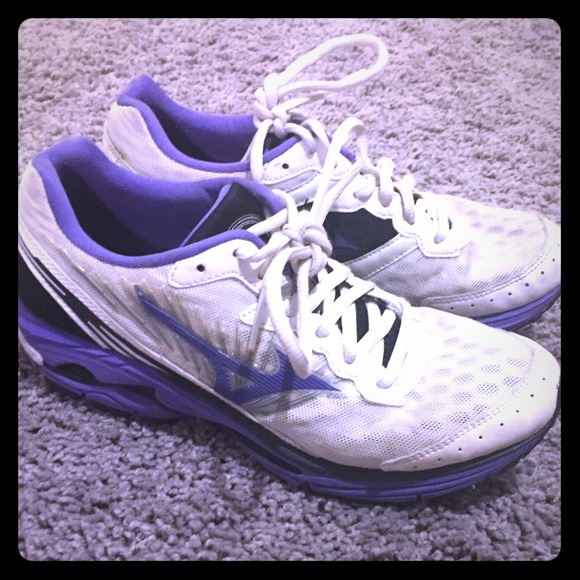 Mizuno waverider 16 size 7