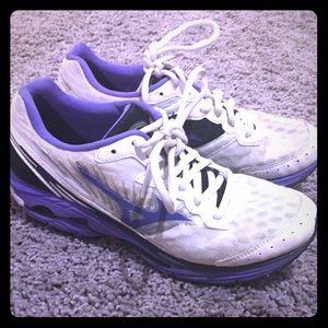 Mizuno waverider 16 size 7