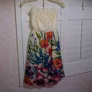 Very pretty and cute strapless dress!