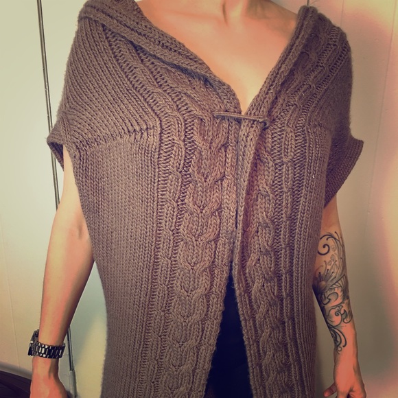 ESPRIT slouchy sleeveless cardigan. Size S