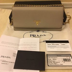 SOLD!!!Brand new auth Borsa wallet with chain