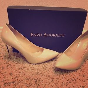 Shiney nude pumps
