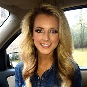 Meet your Posher, Holly