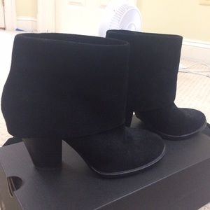 Closing posh soon! Vince Camuto fold over boots