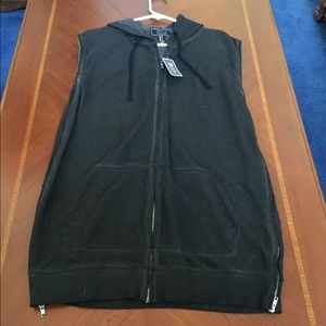Forever 21 men's sleeveless zip-up sweatshirt