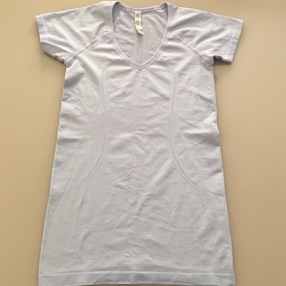 Light purple lulu lemon short sleeve