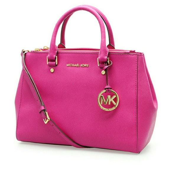 REDUCED Michael kors handbag free pom pom keychain