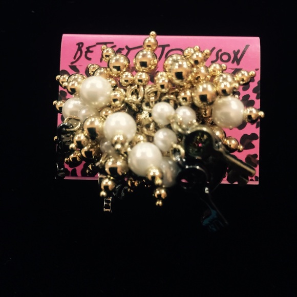 Betsey Johnson ring size 6:1/2