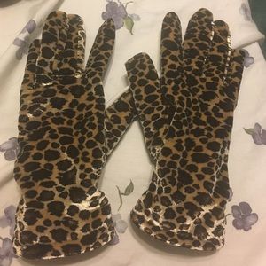 Leopard print gloves