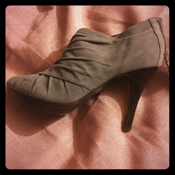 Banana Republic gray suede heels
