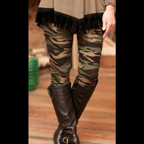 Camo 💚🖤 - Picture 2 of 2