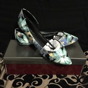 NIB floral pointed toe flats 🌸