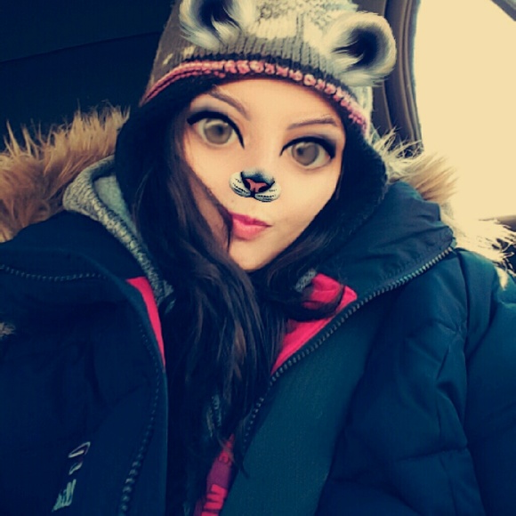 Meet your Posher, Caitlin