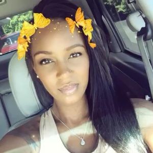 Meet your Posher, Dee-dee