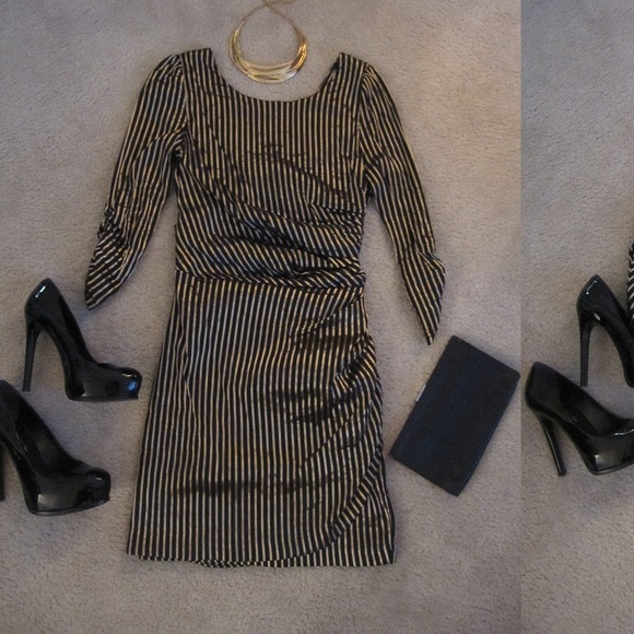 Dresses & Skirts - Holiday Golden Cutout back streak dress