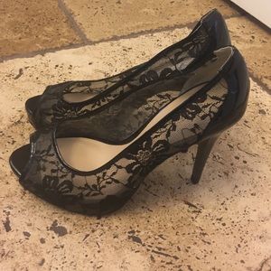 💥Guess lace heels 💥with free black skirt